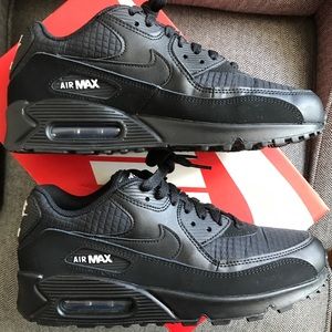 Nike Air Max 90 Essential